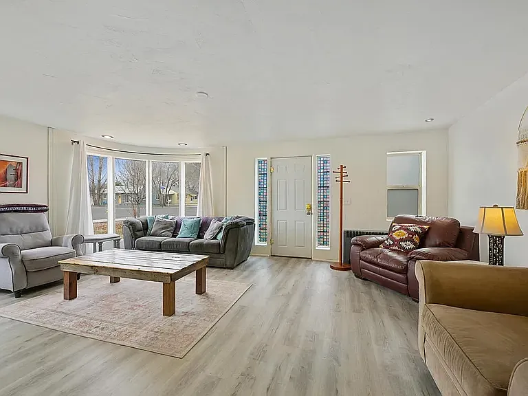 4 bed, 1690 sqft, $800 — Photo 2