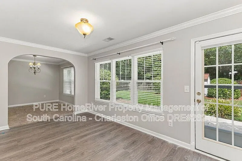 4 bed, 2.0 bath, 2000 sqft, $3,099 — Photo 2