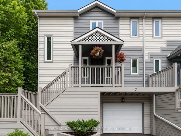 817 High St #7, Ottawa, ON K2B 6C3