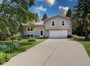 S74W24595 Windsor Ct, Waukesha, WI 53189