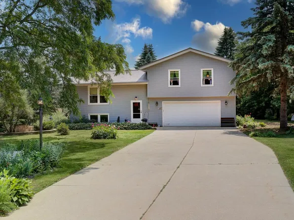 S74W24595 Windsor COURT, Waukesha, WI 53189