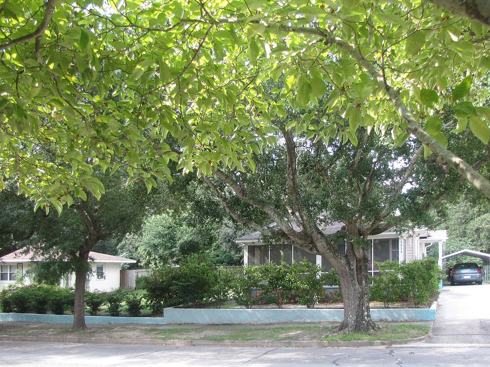 Street View from E
