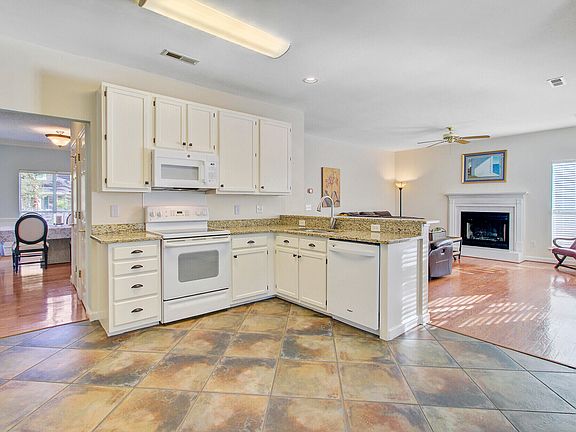 4th image of 1393 Black River Dr