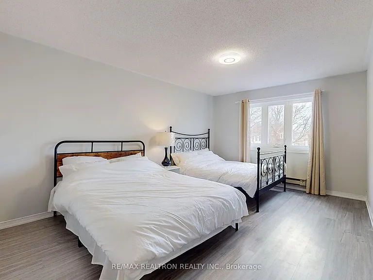8 Estoril St #UPPER — Photo 33