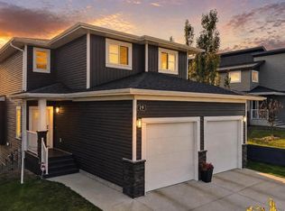 19 N Vanveller Way, Sylvan Lake, AB T4S 0M4