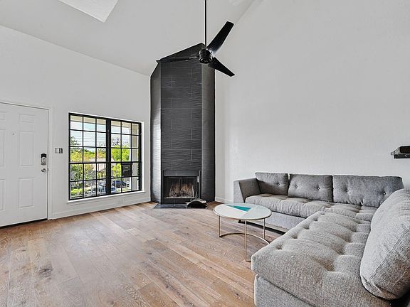 4th image of 1610 Waterston Ave APT 9