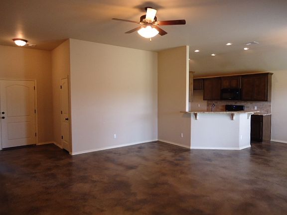 3rd image of 800 S Bouziden Dr