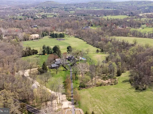2950 Windy Bush Rd, Newtown, PA 18940