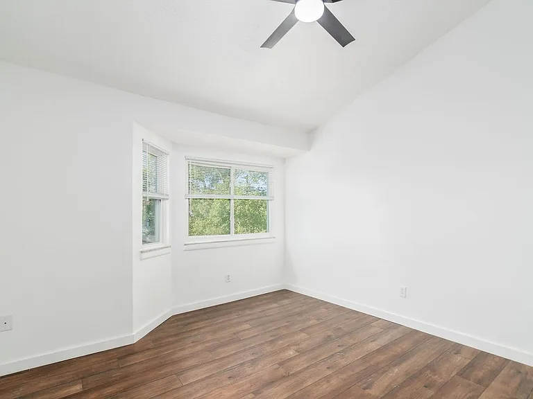 45 Governor Pl — Photo 8