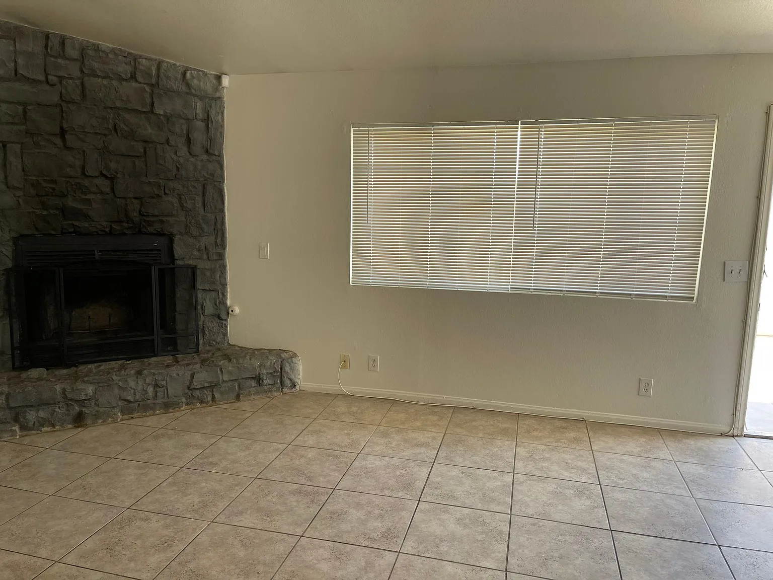 3 bed, 1400 sqft, $2,250 — Photo 3