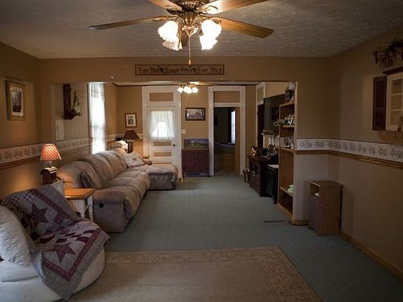 3rd image of 412 1st St