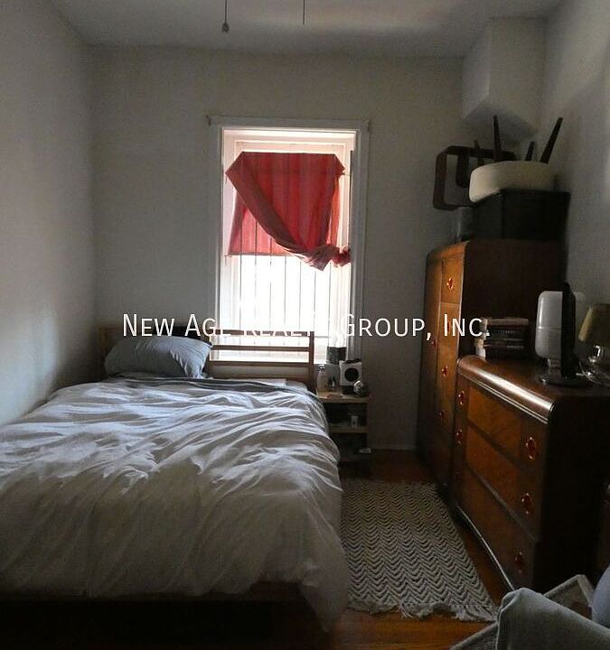1st image of 4812 Windsor Ave APT 1