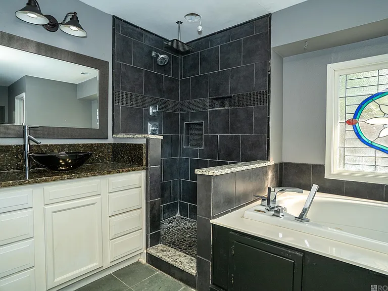 3736 Sessions Dr — Photo 15