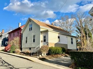 17 Warner St, Newport, RI 02840