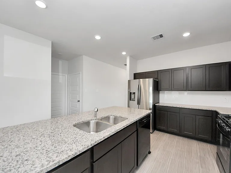 2715 Crested Creek Ln — Photo 28