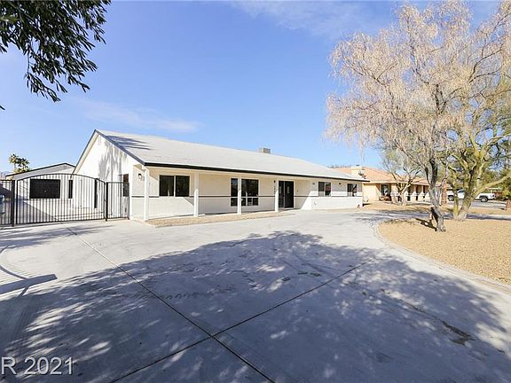 2nd image of 3865 S Torrey Pines Dr