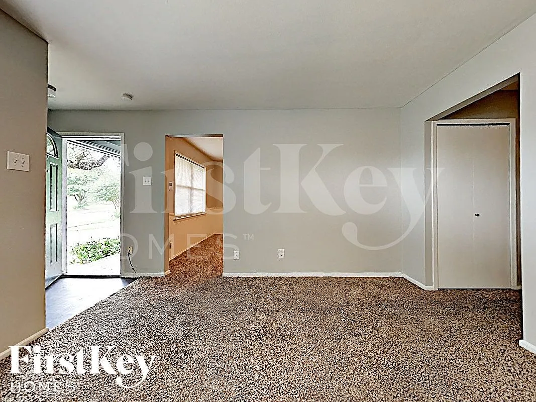 3 bed, 2.0 bath, 1472 sqft, $2,230 — Photo 2