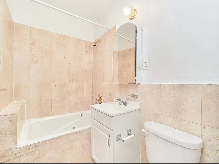 402 W 45th St #3D — Photo 9