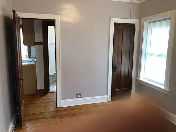 3rd image of 5448 W Barry Ave Floor 1