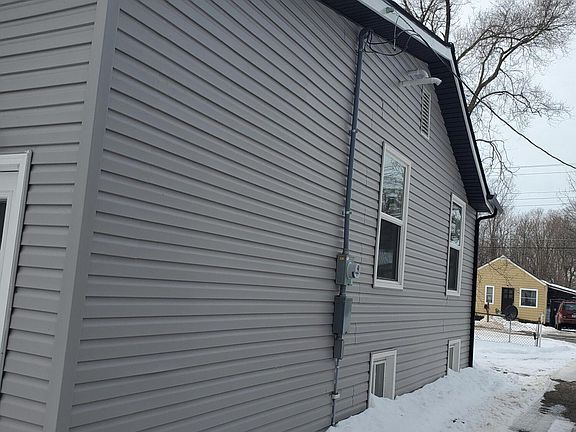 3rd image of 1347 Rose Ave
