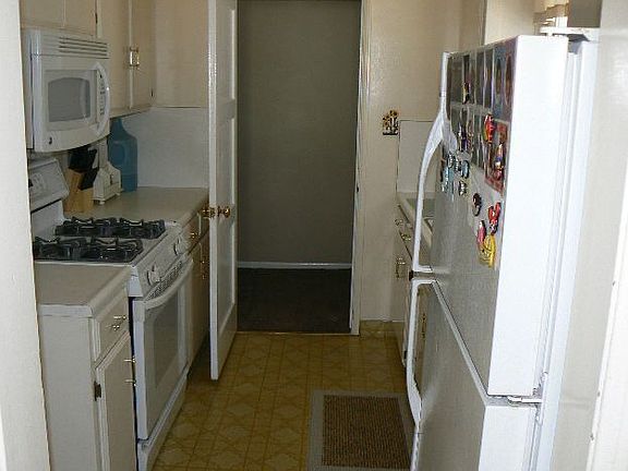 5th image of 910 E Harvard Pl