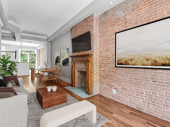 5th image of 240 W 121st St