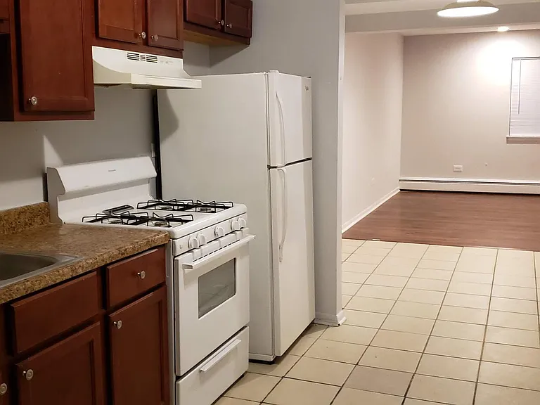 1420 W Estes Ave #2D — Photo 7