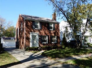 19217 Linville St, Harper Woods, MI 48225