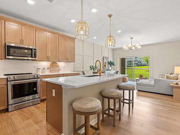 4th image of 399 Neponset #402