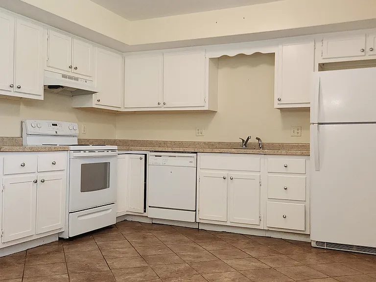 201 Applewood Dr — Photo 10
