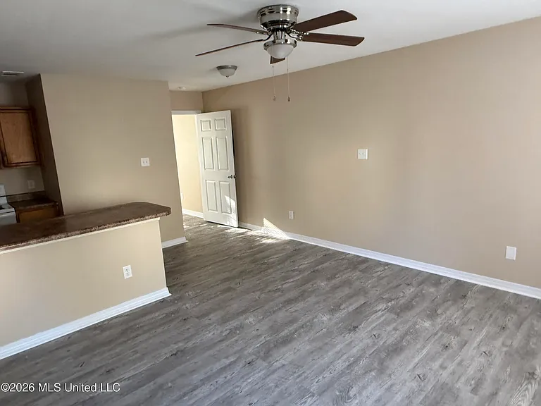 1339 Foxwood Pl — Photo 3