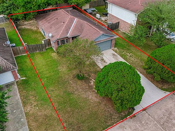 3rd image of 718 Saint Edwards Green Dr