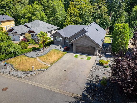 3rd image of 2544 Kinnoull Cres