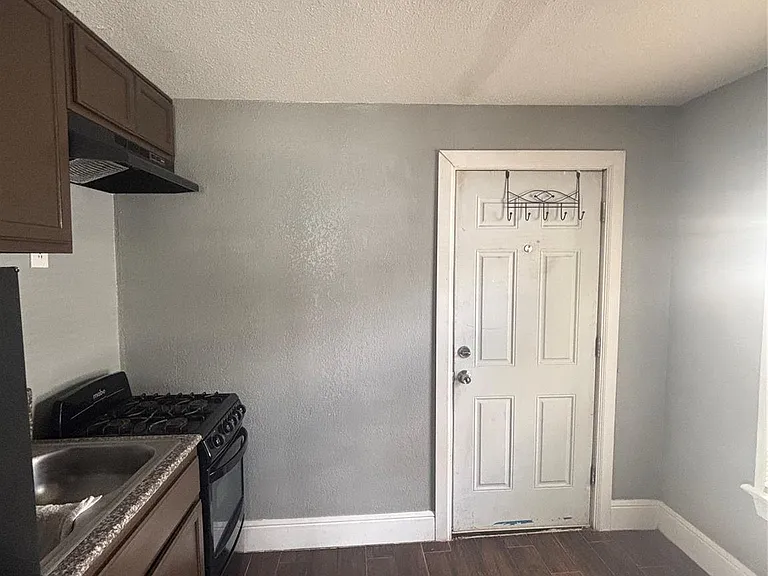 7910 Ford St — Photo 5