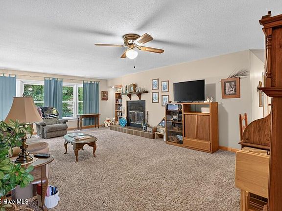 3rd image of 3 Dobbs Circle