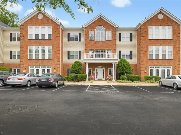 524 College Rd APT 204, Greensboro, NC 27410