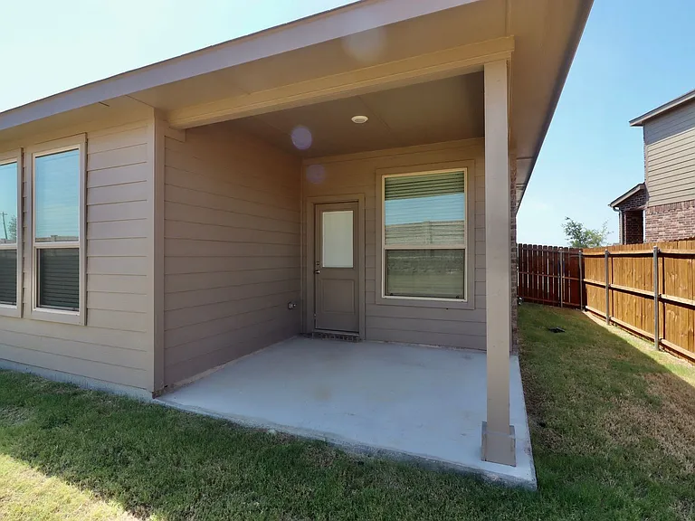 1120 Eastland Ln — Photo 20