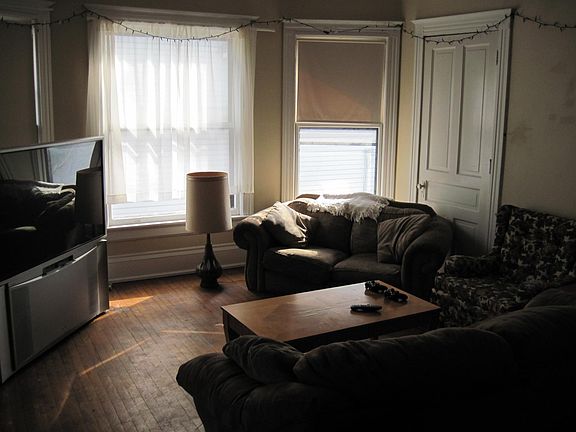 5th image of 2611 N Maryland Ave
