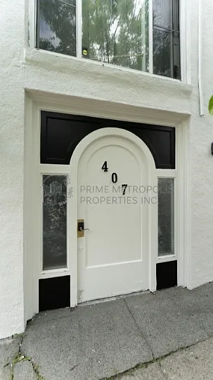 407 NE 45th St — Photo 3