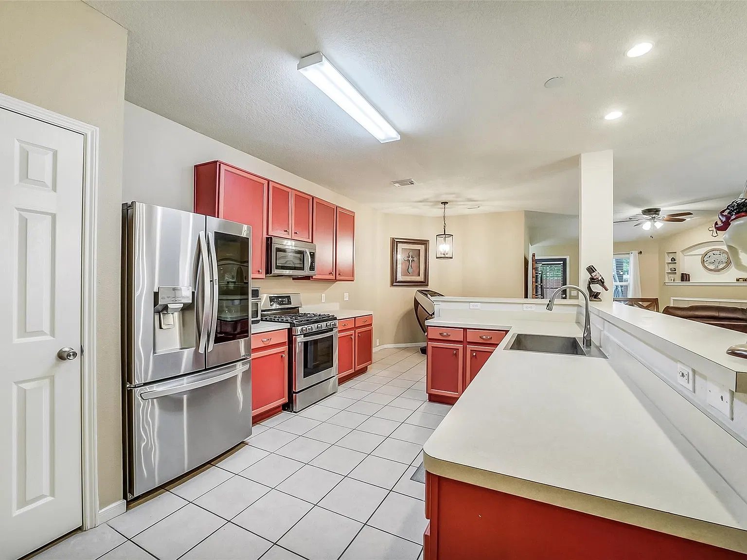 3 bed, 1759 sqft, $2,000 — Photo 4