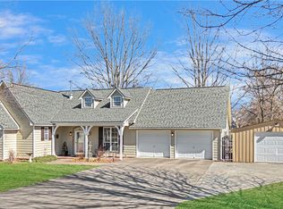 700 Pleasant Ave, Gentry, AR 72734