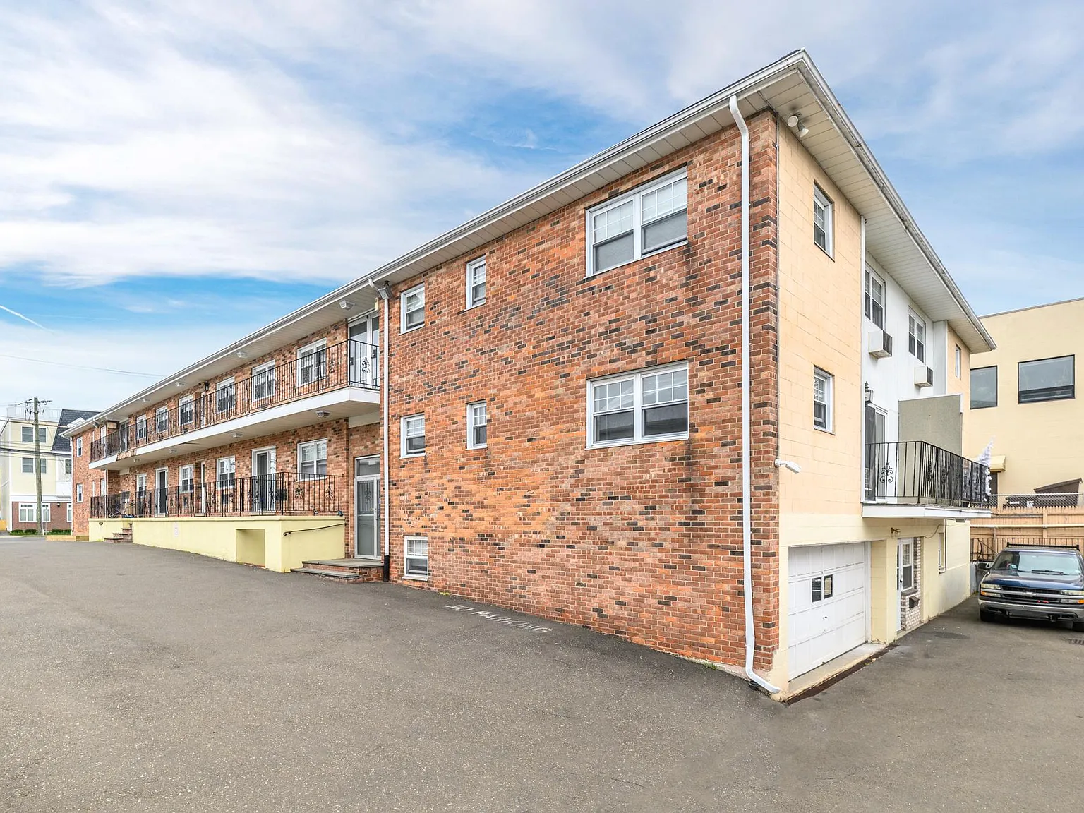 1 bed, 700 sqft, $2,100 — Photo 2