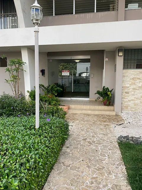 1 bed, 450 sqft, $1,750 — Photo 2