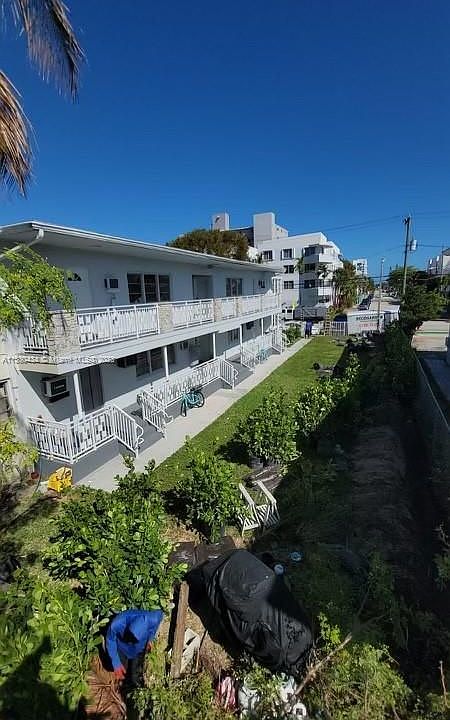 1st image of 7600 Dickens Ave #6