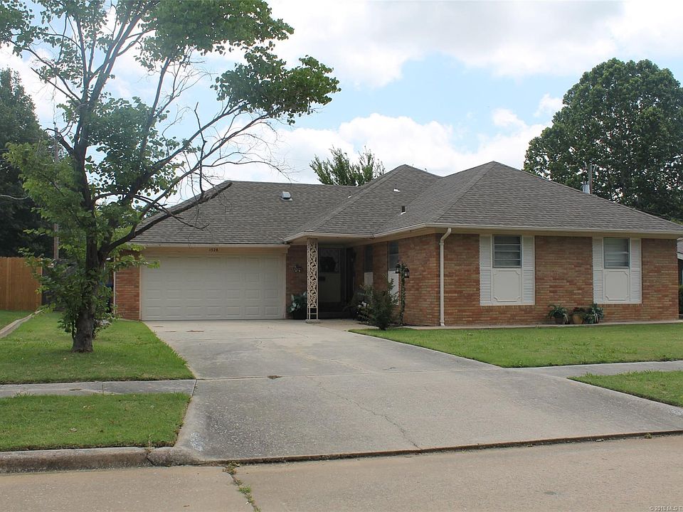 1st image of 1528 Red Bud Ln