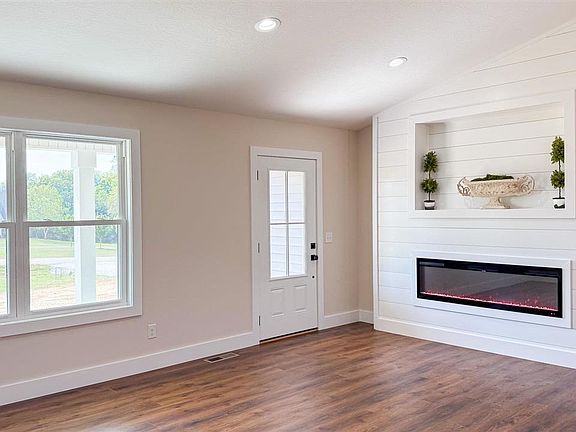 4th image of 2758 Finney Rd