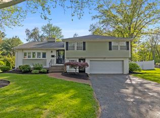 75 Perry Ave, Lynnfield, MA 01940