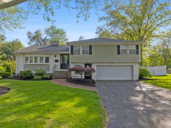 75 Perry Ave, Lynnfield, MA 01940