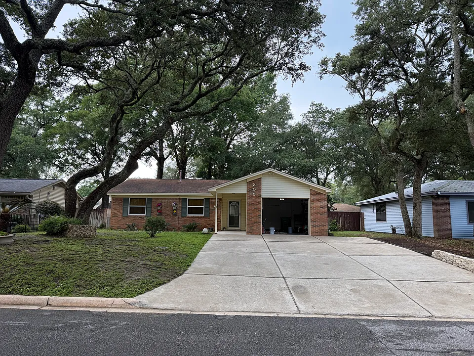 309 Goldenrod Ct