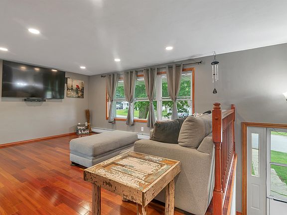 3rd image of 1593 Lindale Ln